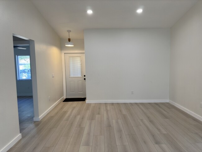 Building Photo - Remodeled 4-bedroom 2 bath 2 car garage in...