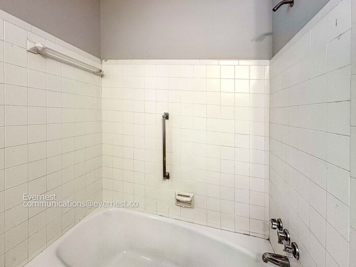 Building Photo - 976 Ridgewood Cir