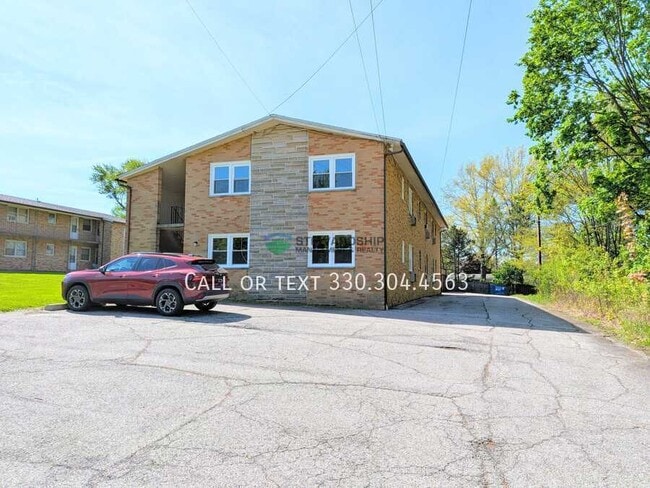 Building Photo - 614 Highland Dr