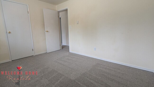 Building Photo - 910 Gregory Way SE