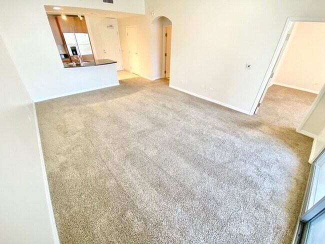 Building Photo - GREAT 1 BED, 1 BATH 867 SQFT HIGH RISE CON...