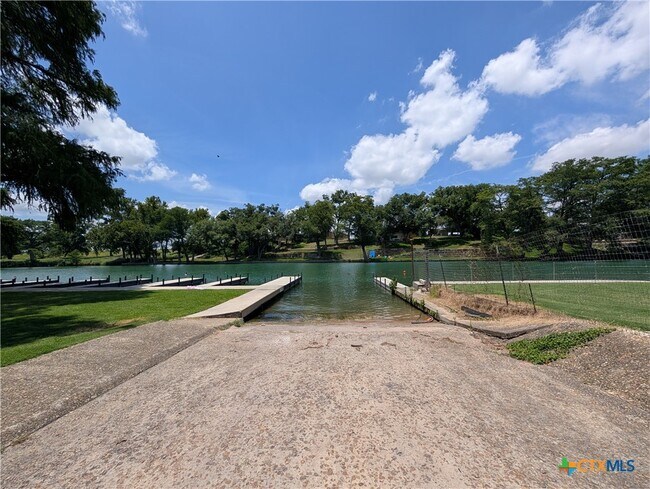 Building Photo - 947 River Rock