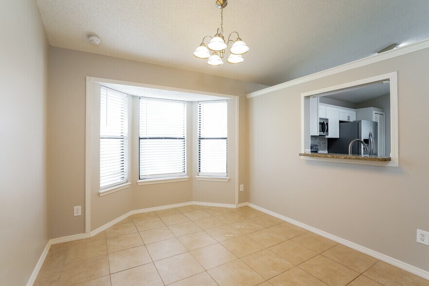 Building Photo - 1266 Bee St N