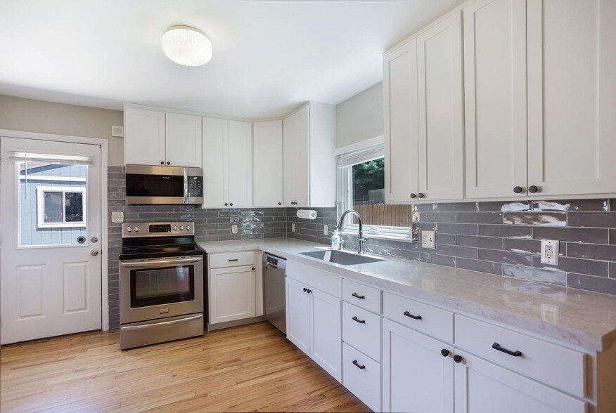 Building Photo - Light-filled Cole Victorian home near RiNo...