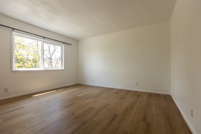 Building Photo - 1855 Alpha St