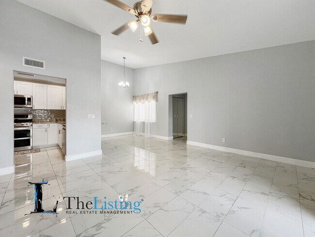 Building Photo - 2482 Lakeway Branch Dr