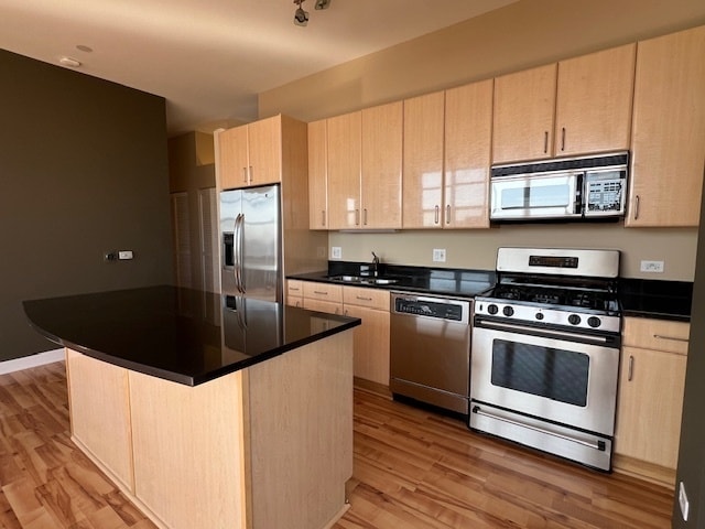 Building Photo - 15 S Throop St