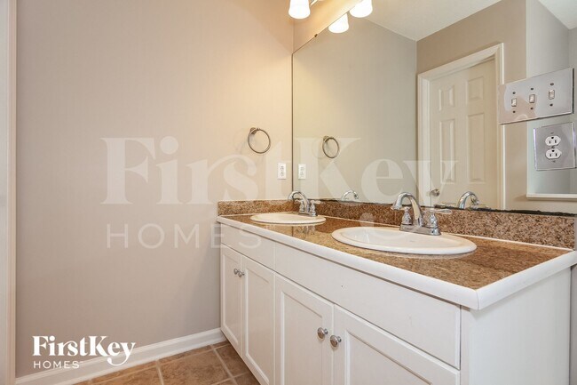 Building Photo - 11009 S Ford Rd