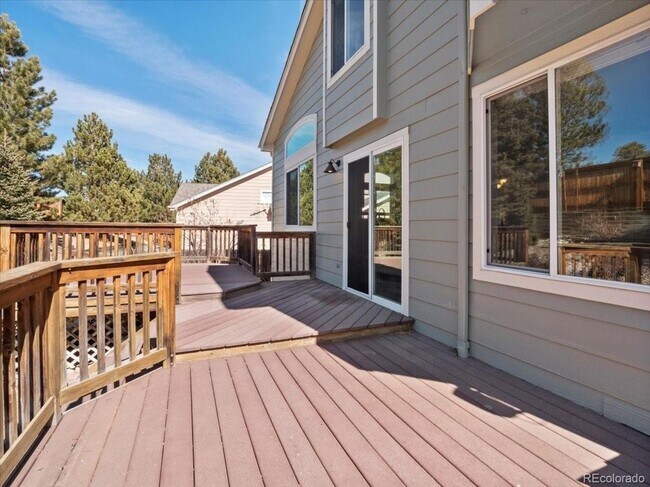 Building Photo - FABULOUS 3-BDRM, 3-BATH HOME IN GORGEOUS C...