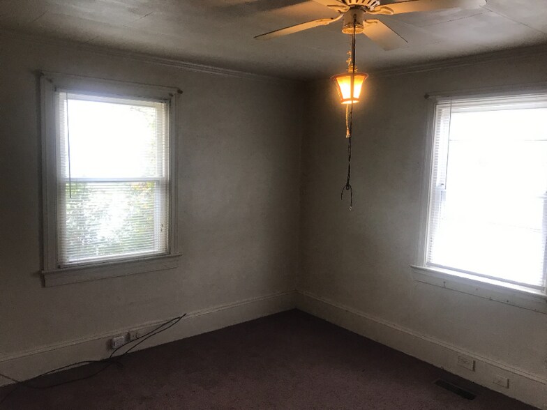 Building Photo - 1106 N George St