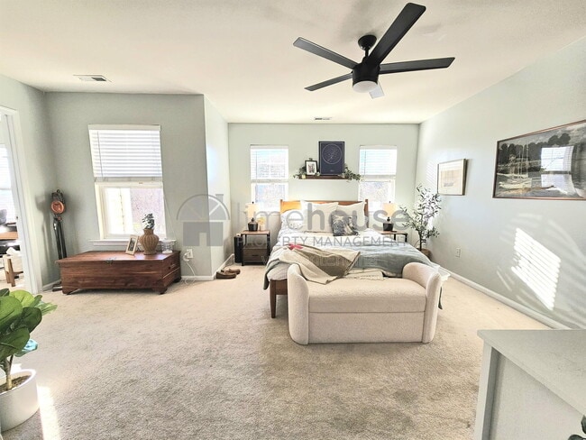 Building Photo - 820 Gem Ct