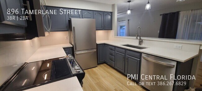 Building Photo - 896 Tamerlane St