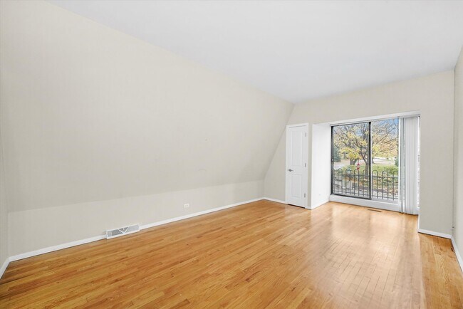 Building Photo - 406 S Lageschulte St