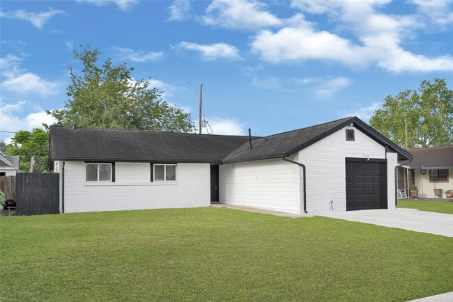 Building Photo - 3806 Kaplan Dr