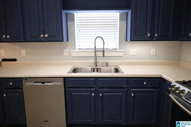 Building Photo - 2017 Kelly Creek Ct