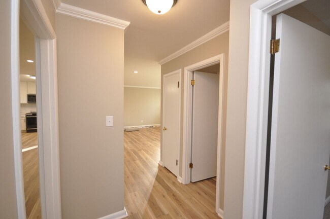 Building Photo - House in Benton City Limits