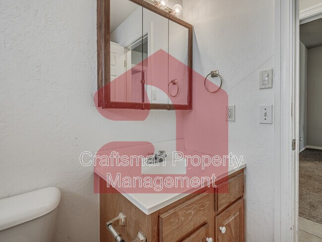 Building Photo - 2707 Silvertree Dr