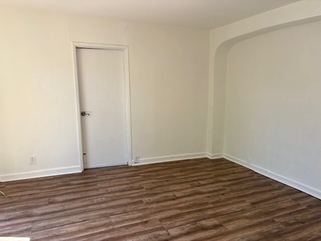 Building Photo - 3266 1/2 W Descanso Dr