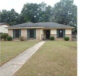 Building Photo - 1661 Gentilly Dr W