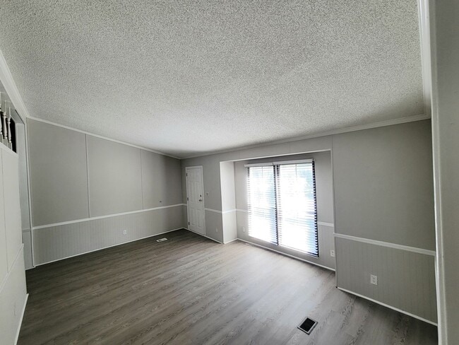 Building Photo - Stunning 3-bedroom, 2-bathroom home located in Charlotte, NC