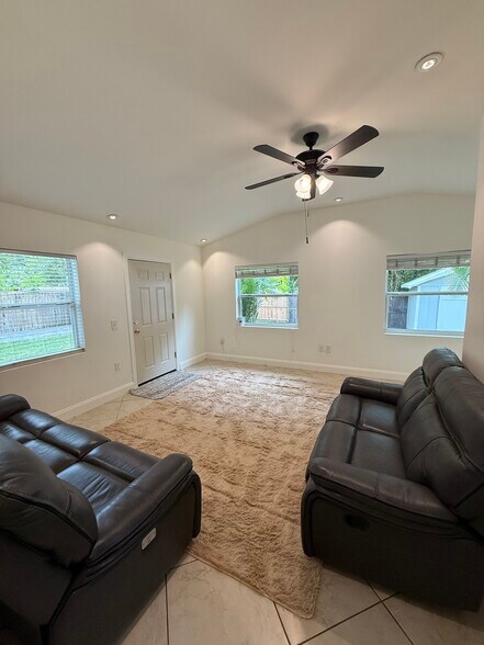livingroom - 2315 Carroll Pl