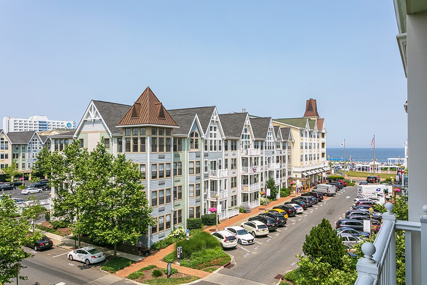 Building Photo - Pier Village Apartments