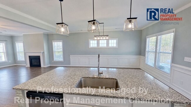 Building Photo - 4 BD/3.5 BA plus Bonus Room with Open Floorplan and Fenced Back Yard