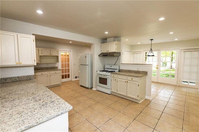 Building Photo - 1392 Lively Ridge Rd NE