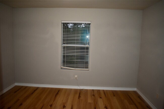 Building Photo - 410 Laurel Sage Dr