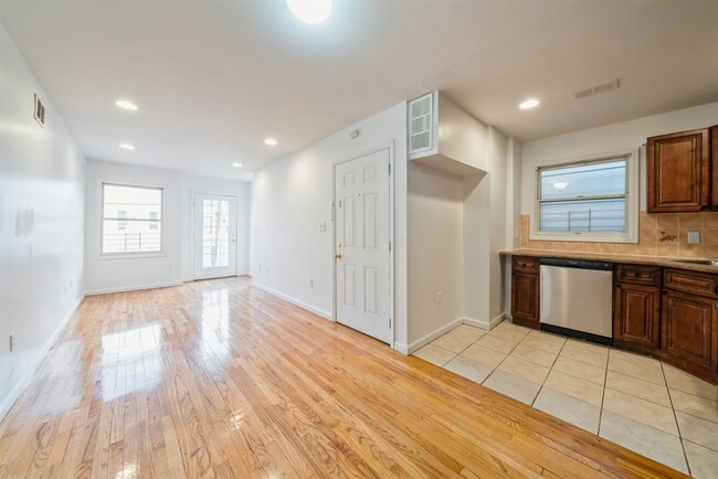 Primary Photo - 25 Westervelt Pl