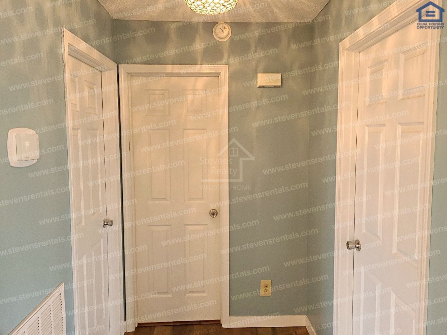 Building Photo - 3547 Southmeade Dr