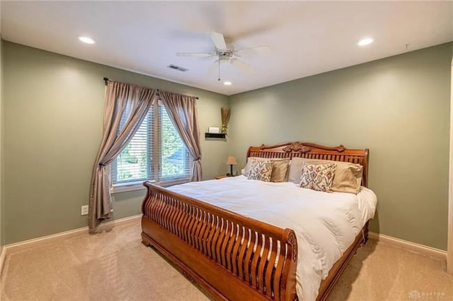 Building Photo - Immaculate Home in a Golf Course Community