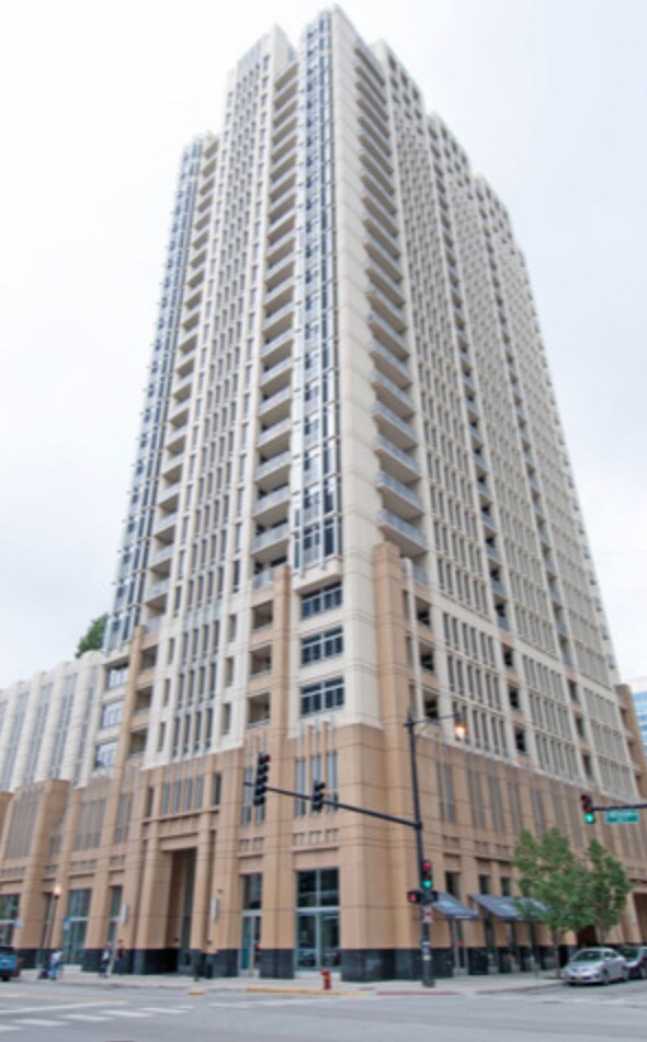 Primary Photo - 1400 S Michigan Ave