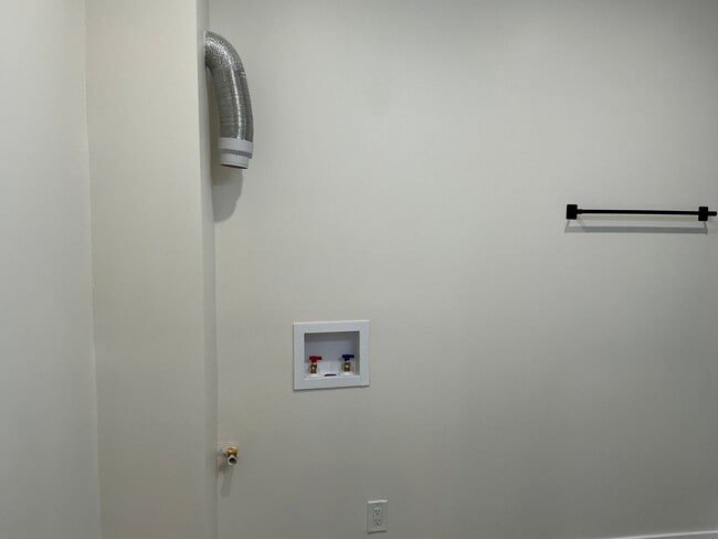 Building Photo - Refine Tyler Realty LLC