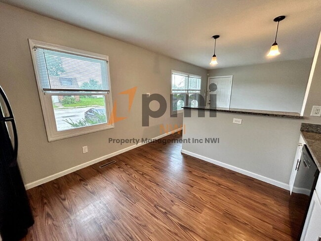 Building Photo - 5831 Creekview Ct W
