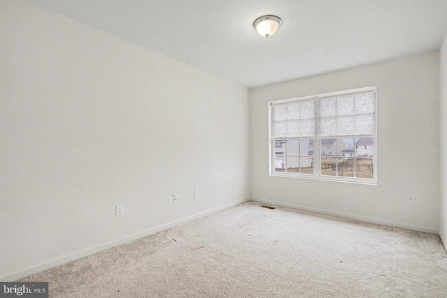 Building Photo - 27 E Imperial Dr