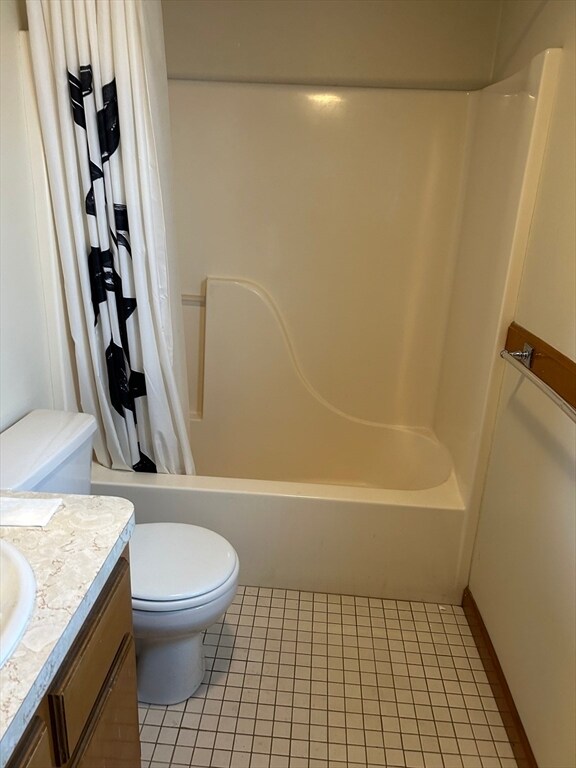 Building Photo - 913 Bedford St