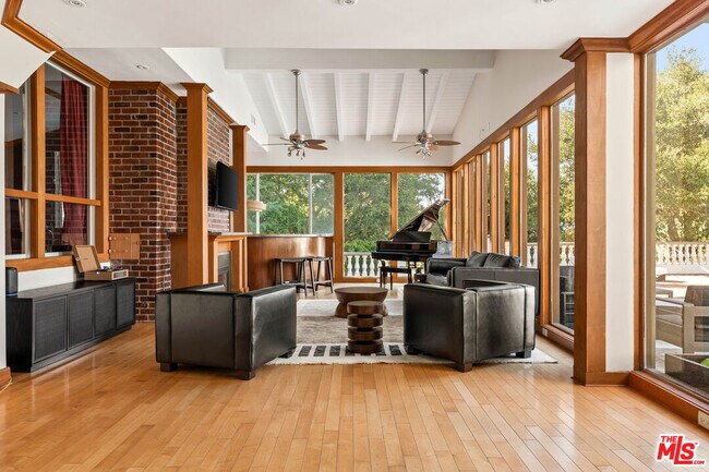 Building Photo - 3200 Oakley Dr