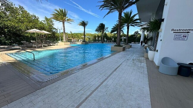 Building Photo - 16385 Biscayne Blvd