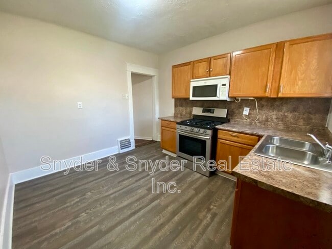 Building Photo - 39 Brown St