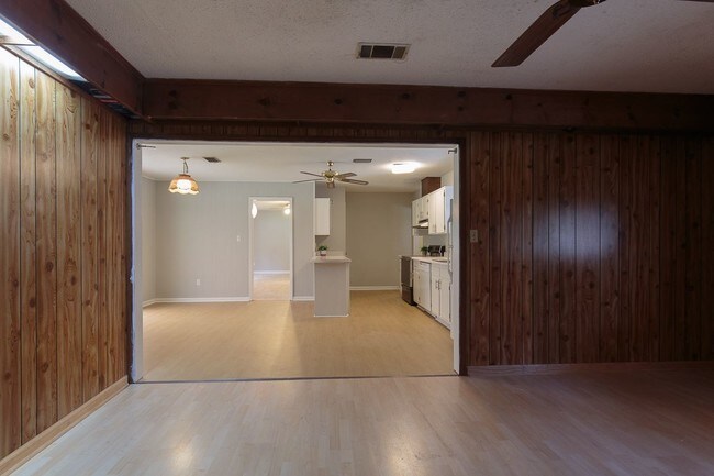 Building Photo - 1837 Devra Dr