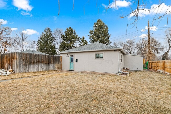 Building Photo - Charming Private 1-Bedroom Carriage House with Modern Amenities in Englewood