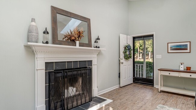 Building Photo - 3 bedroom 2 bathroom house in Chelsea Park - Mt.Pleasant