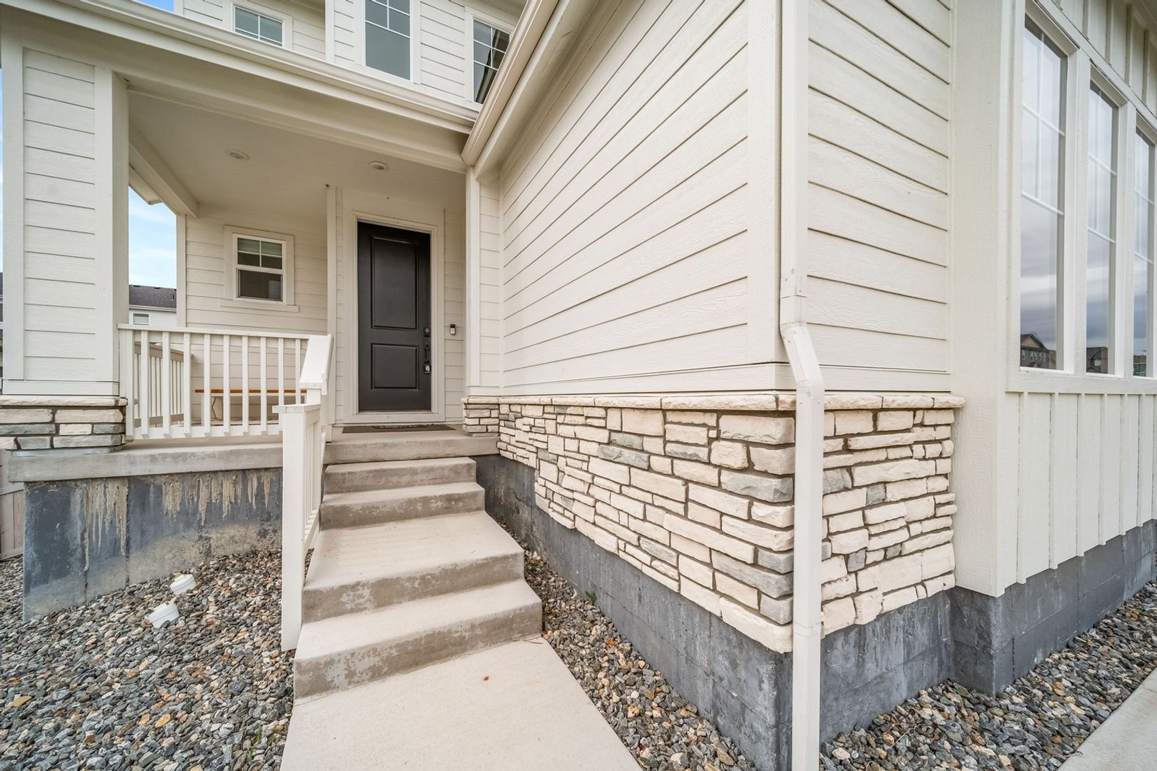 Building Photo - 16596 Dry Cp Dr