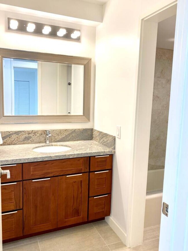 bathroom 1 - 322 Aoloa St