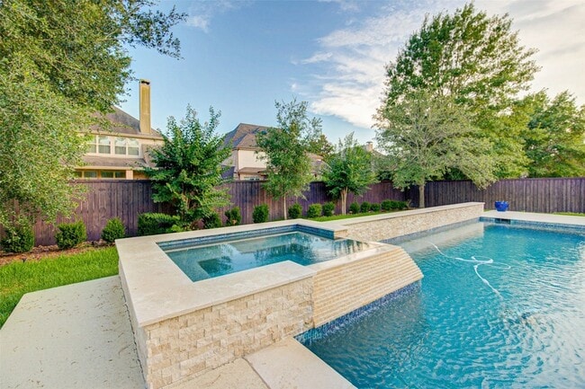 Building Photo - 158 N Almondell Way