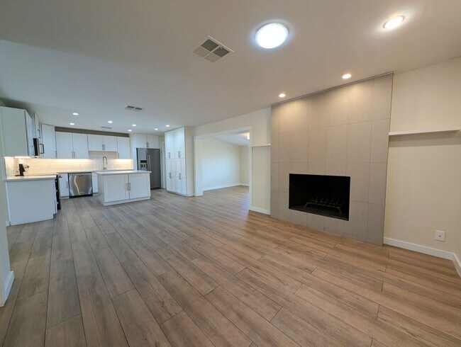 Building Photo - 4 Bedroom Home in Tempe Gardens Near E Sou...