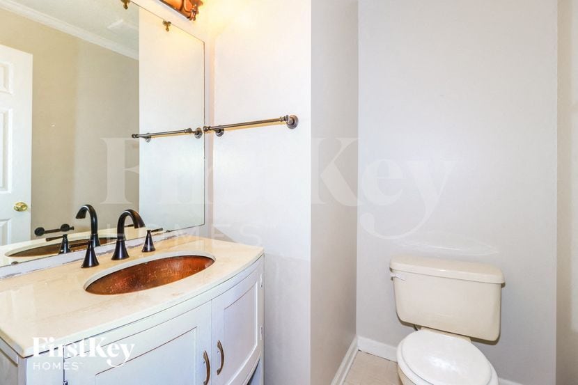 Building Photo - 8668 Pantherburn Cir N