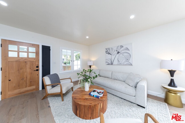 Building Photo - 3766 Valleybrink Rd