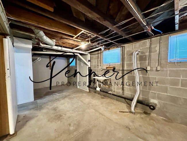 Building Photo - 9623 E 9th St S